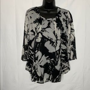 Frazzle floral print 3/4 length roll tab sleeve